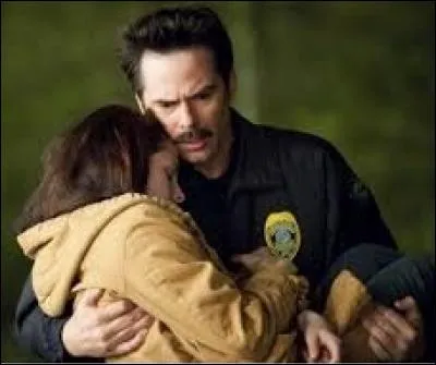 Dans quelle ville Bella rejoint-elle son père dans "Twilight" ?