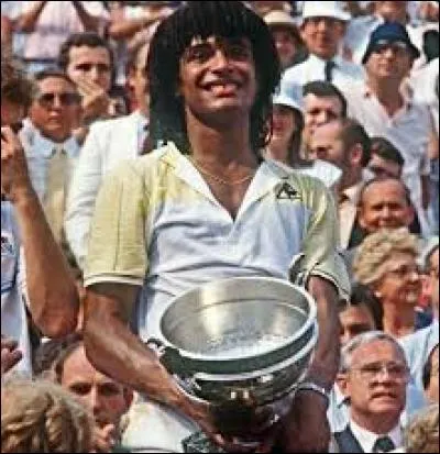 En quelle année Yannick Noah a-t-il remporté le Roland-Garros ?