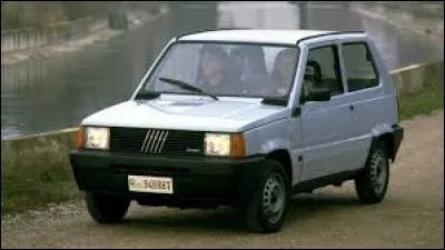 Quelle est la marque de la voiture présentée sur la photo ?