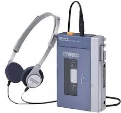 Comment s'appelle ce baladeur musical à la mode dans les années 80 ?