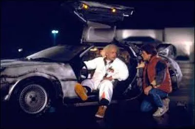 Dans le film "Retour vers le futur", lors du voyage temporel à bord de la DeLorean DMC-12, en quelle année Doc et Marty se retrouvent-ils ?