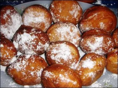 Mardi gras est une fête chrétienne qui a lieu la veille de l'entrée dans le carême qui se termine avec Pâques. La date varie en fonction de Pâques mais elle est toujours fixée 47 jours avant et ... .