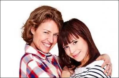 Qui est la fille qui joue dans un notre jeu (et c'est dans "Mère et fille Californiadrine") ?