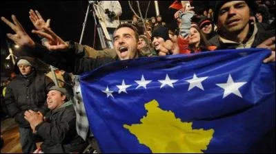 Le Kosovo, un état des Balkans ayant proclamé son indépendance unilatéralement en 2008, est toujours selon le droit international sous souveraineté :