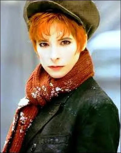 Mylène Farmer mesure :