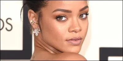 Avec qui chante-t-elle "Work" ?