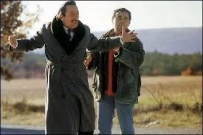 Dans "Tandem", film français de 1987, Jean Rochefort et Gérard Jugnot interprètent respectivement un animateur radio et un ingénieur du son, sillonnant les routes de l'Hexagone. Qui a réalisé ce film ?