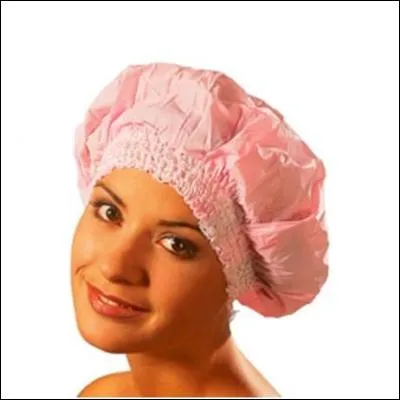 Quel prénom désigne aussi un bonnet de caoutchouc, à bord froncé, pour protéger les cheveux sous la douche ?