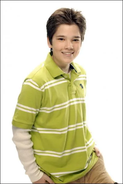 Quel est le nom de l'acteur qui joue Freddie Benson dans Icarly ?
