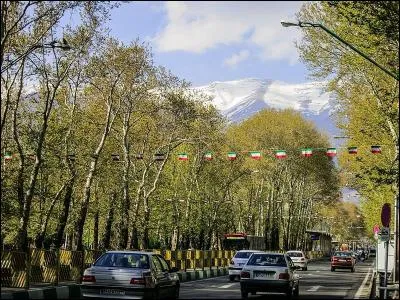 Les monts Elbourz - le maire Mohammad Bagher Ghalibaf - la Place Topkhaneh (place des canons) - l'université Imam Hossein