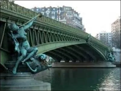 Quel pont de Paris est le titre d'un poème de Guillaume Apollinaire ?