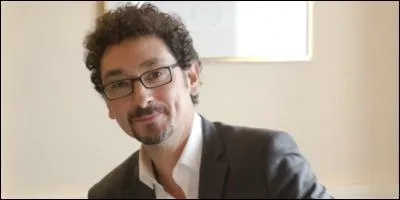 Avec le roman intitulé « Charlotte », cet auteur a reçu le globe de cristal du meilleur roman de l'année 2014. Comment s'appelle-t-il ?