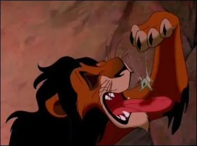 Et pour finir, qui s'apprête à avaler une petite souris ?