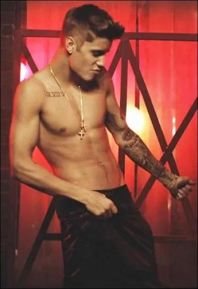 Justin aime-t-il porter des t-shirts ?