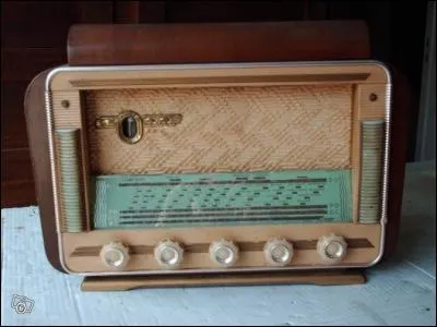 Qui animait le "Hit parade"sur RTL qui succéda à Radio-Luxembourg en 1966 ?