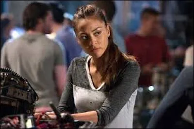 Comment réussissent-ils à faire sortir A.L.I.E. de la tête de Raven ?