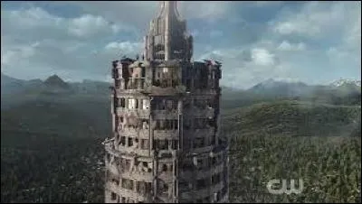 À leur arrivée à Polis qui prend la pilule en premier. Pourquoi ou/et comment ?