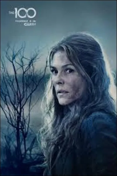 Que fait A.L.I.E. pour qu'Abby prenne la puce ?