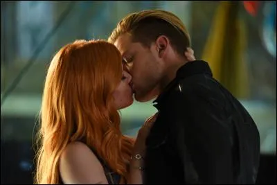 Dans quel épisode Jace et Clary s'embrassent-ils ?