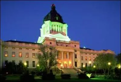 Dans quel pays trouve-t-on la ville de Pierre ?