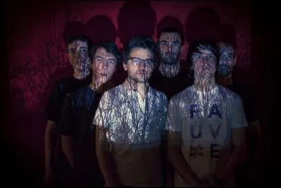 Complétez les paroles de "Les hautes lumières" de Fauve : "Je suis veilleur, tu es...