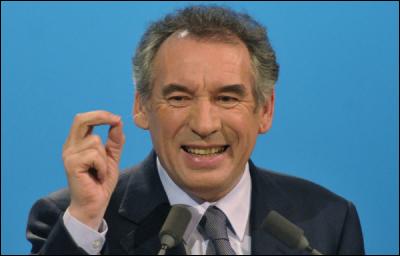 Quel journaliste a relevé cette perle de François Bayrou : "Les partis se tiennent par leurs noyaux durs" ?