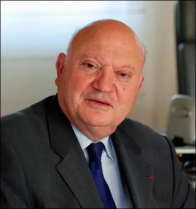 En 1996, André Santini se demandait si l'on n'en avait pas trop fait pour les obsèques de Mitterand. D'ailleurs, il ne se souvenait pas qu'on en ait fait autant pour...