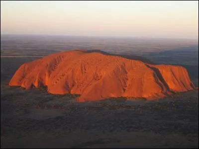 Indices : Outback, dromadaires, eucalyptus, Uluru !