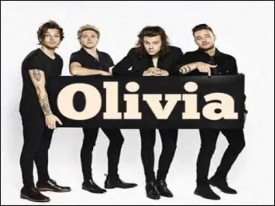 Qui chante les premiers vers de la chanson "Olivia" ?