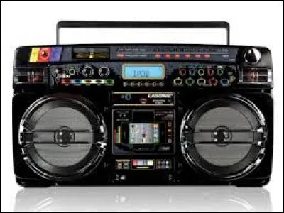 Complétez cette chanson de Licence IV - "Allez viens boire un p'tit coup à la maison, y a du blanc, y a du rouge du saucisson, et Gillou avec..."