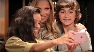 Quelle chanteuse a parrainé le groupe ?