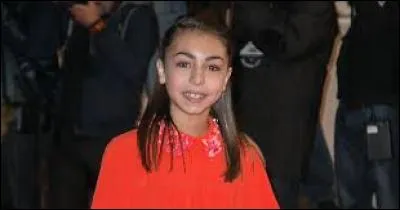 C'est la gagnante de "The Voice Kids 1", avec "Éblouie par la nuit" de Zaz. Qui est cette jeune fille discrète ?