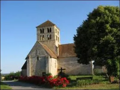 Voici l'église Saint-Laurent, à Béard. Autre village bourguignon, celui-ci se situe dans le département ...