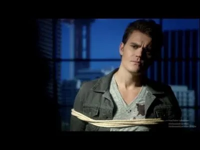 Comment s'appelle la chasseuse qui marque Stefan avec son épée ?