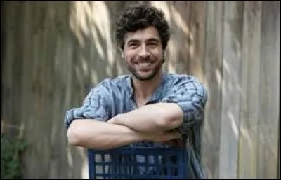 A qui demande-t-il de l'accompagner ?