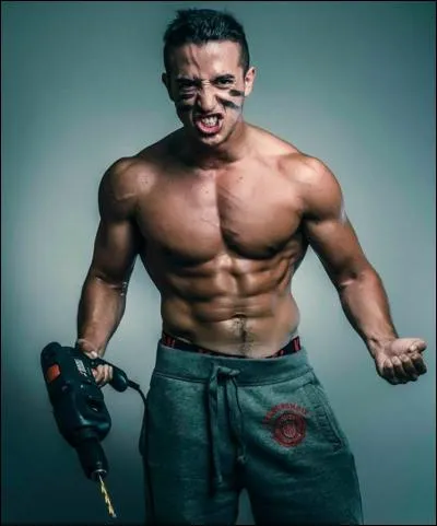 Comment Tibo inShape appelle-t-il les jeunes femmes ?