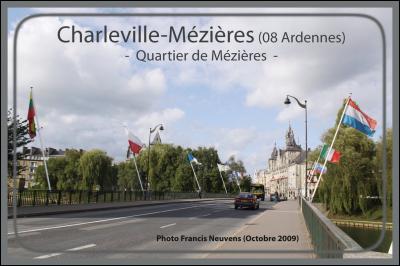 Charleville-Mézières est née de la fusion de...