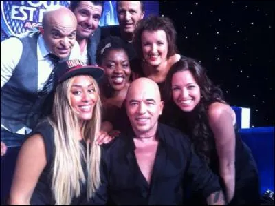 Qui présente l'émission "Vendredi tout est permis" sur TF1 depuis 2011 ?