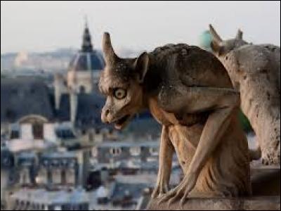 Connu(e) pour siéger sur les églises, je suis fait(e) de pierres et j'ai une apparence de démon. Qui suis-je ?