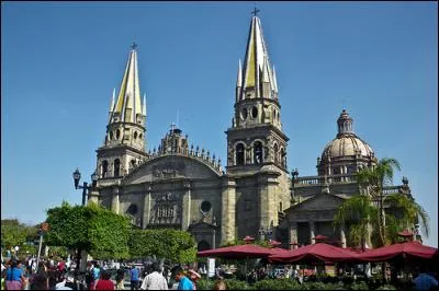 Je vais en vacances à Guadalajara. Où cette ville se situe-t-elle ?