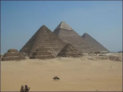 L'agent soviétique Anya Amasova - Requin et ses dents d'acier - l'Atlantis, une cité sous-marine - la célèbre voiture Lotus amphibie