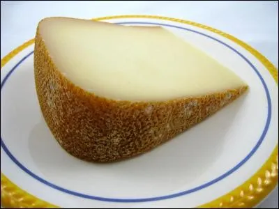 Fromage au lait de brebis pasteurisé à pâte pressée non cuite - fromage industriel - fabriqué dans le pays basque français