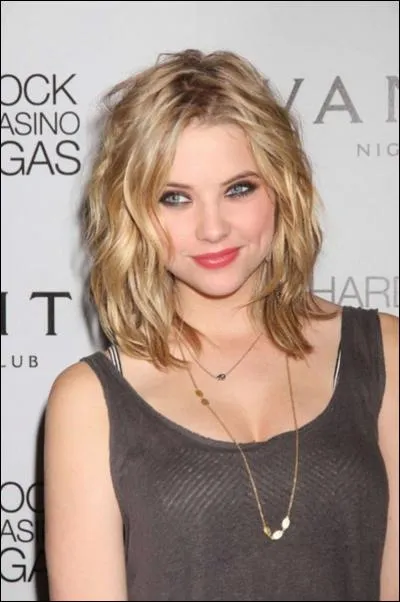 Avec qui Hanna a-t-elle fait l'amour pour la première fois ?