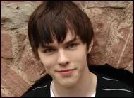 Qui est ce personnage dans la srie Skins ?