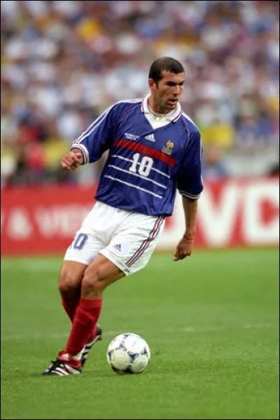 Lors de la finale gagnée de la Coupe du monde de 1998, il a marqué deux buts de la tête. C'est l'actuel entraîneur du Real Madrid.