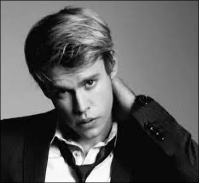 Comment s'appelle le chien qu'ont adopté Mercedes et Sam ?