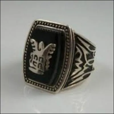 Qui a donné la chevalière à Alarik ?