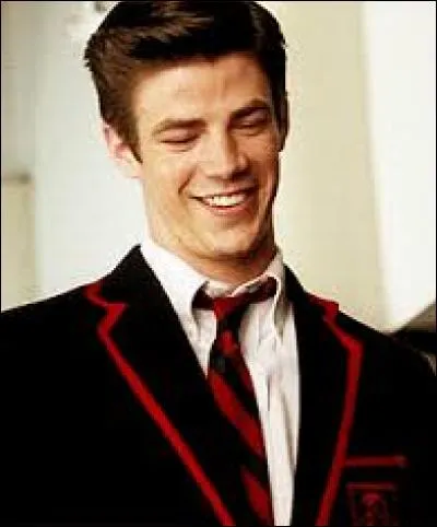 Il est ennemi avec...