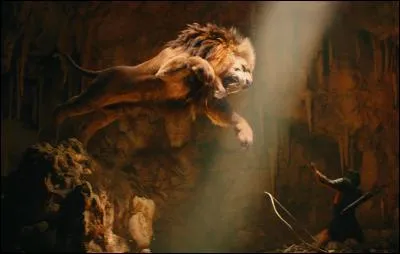 Quelle partie du corps du lion de Némée, qu'il a tué, reprit-il en guise de trophée ?