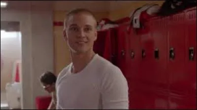 Où fait-il sa scolarité ?